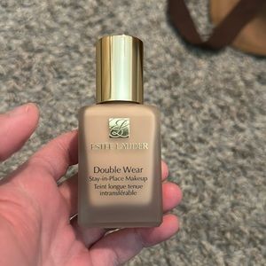 Estée Lauder double wear foundation shade 1N2